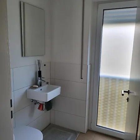 3 Zimmer Mit 2 Schlafzimmer Wohnzimmer Kueche In Neu Ulm Appartamento Neu-Ulm