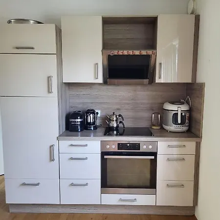 3 Zimmer Mit 2 Schlafzimmer Wohnzimmer Kueche In Neu Ulm *