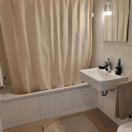 3 Zimmer Mit 2 Schlafzimmer Wohnzimmer Kueche In Neu Ulm Appartamento Neu-Ulm