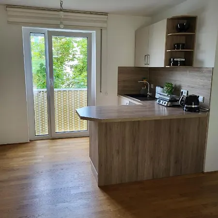 3 Zimmer Mit 2 Schlafzimmer Wohnzimmer Kueche In Neu Ulm Appartamento