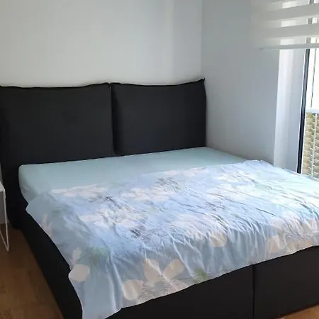 3 Zimmer Mit 2 Schlafzimmer Wohnzimmer Kueche In Neu Ulm Appartamento Neu-Ulm